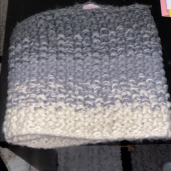 GREY OMBRÉ WINTER INFINITY SCARF 🥶 - Picture 4 of 4